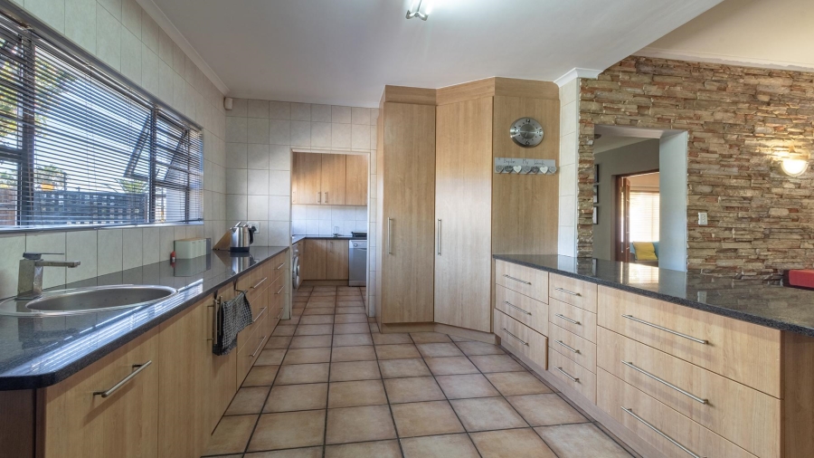5 Bedroom Property for Sale in Northgate Western Cape